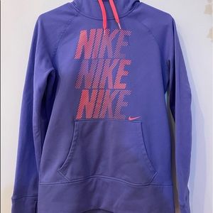 Nike Therma-Fit Womens Thermal Hoodie. Size Small. LIKE NEW. Purple & pink. Warm